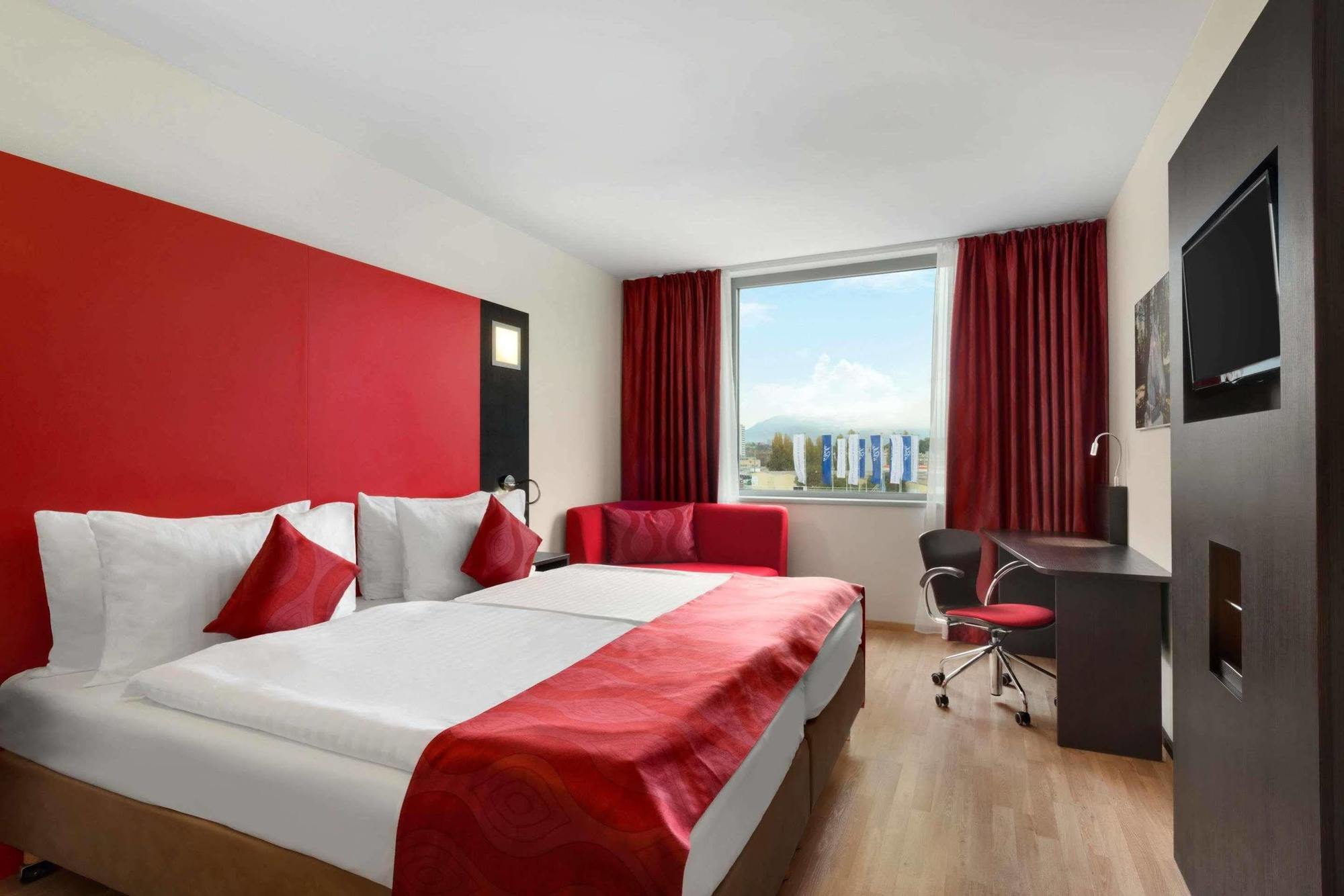 Ramada Encore By Wyndham Geneva Carouge Εξωτερικό φωτογραφία